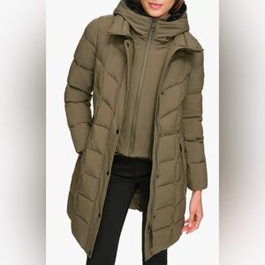DKNY women’s long puffer, bib front, black faux fur trim,small, New! Olive